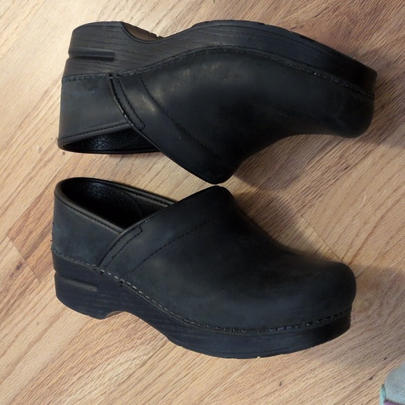 Black Dansko Professional Clogs - Picture 8 of 15